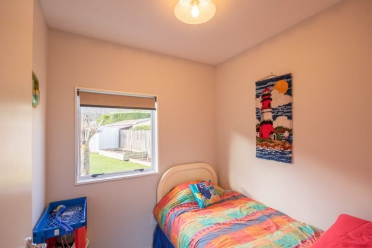 Photo of property in 11 Seafield Road, Duvauchelle, 7581