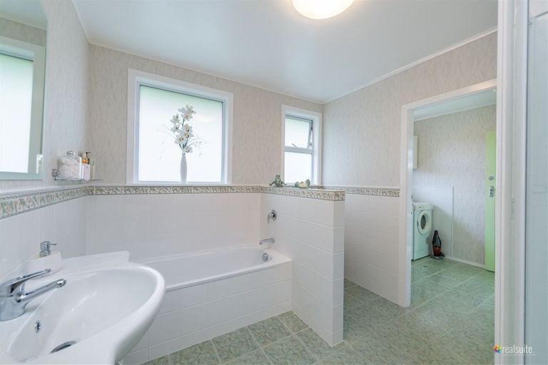 Photo of property in 15 Maple Grove, Maungaraki, Lower Hutt, 5010