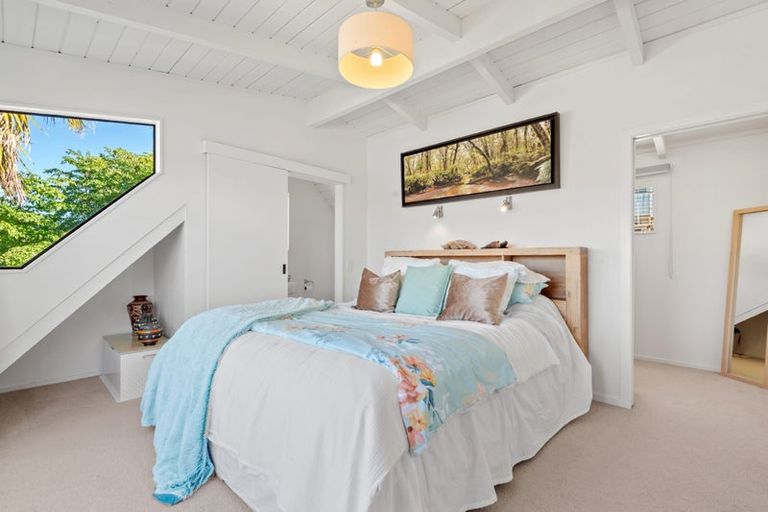 Photo of property in 2/31 Kiteroa Terrace, Rothesay Bay, Auckland, 0630