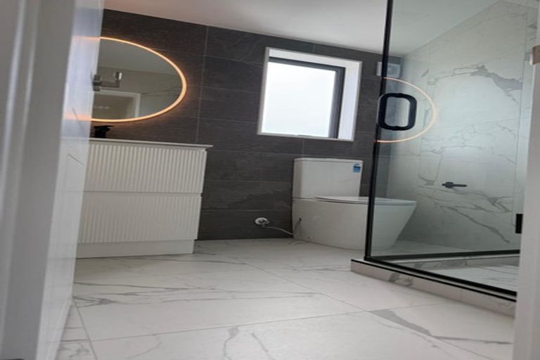 Photo of property in 67b Hutchinsons Road, Bucklands Beach, Auckland, 2014