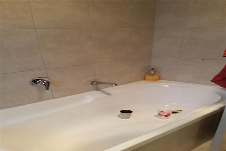 Photo of property in 404 Chapel Road, Flat Bush, Auckland, 2016