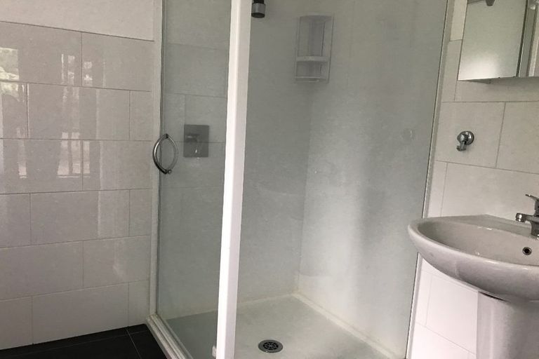 Photo of property in 30b Brunton Place, Glenfield, Auckland, 0629