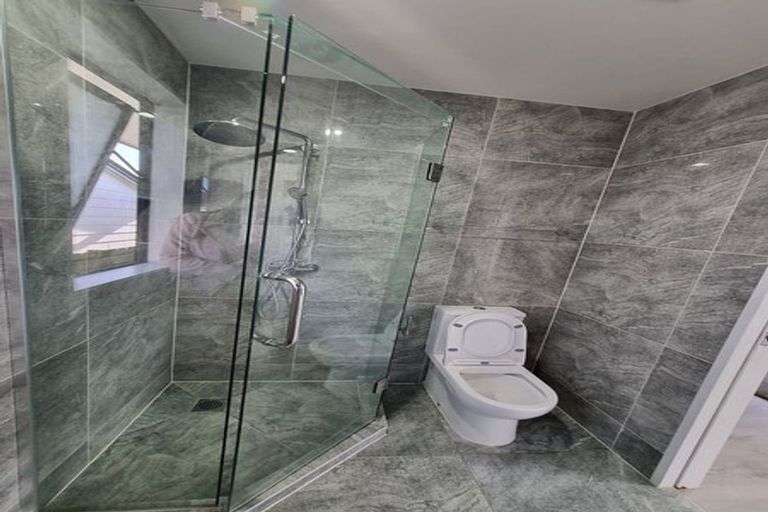 Photo of property in 2 Arnhem Place, Pukekohe, 2120