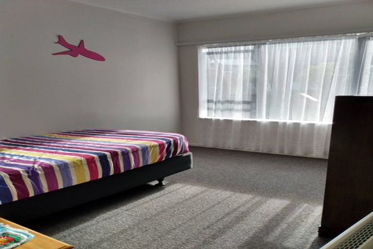 Photo of property in 10 Parsons Glen, Karori, Wellington, 6012