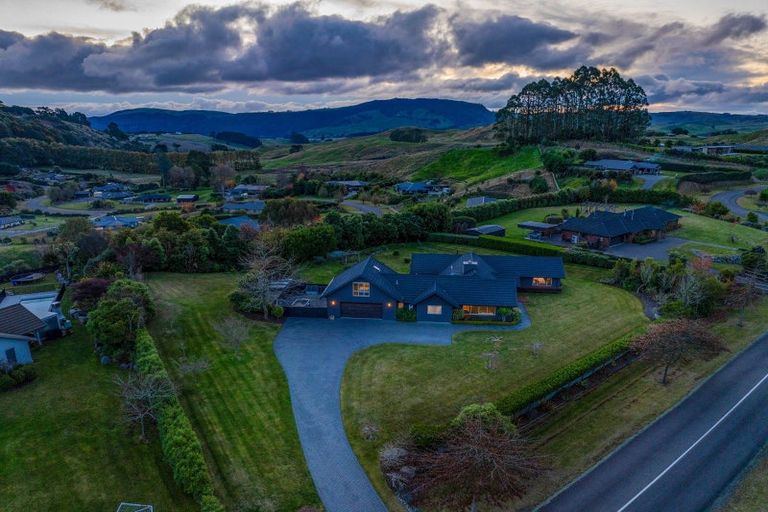 Photo of property in 63 Loch Views Road, Acacia Bay, Taupo, 3385