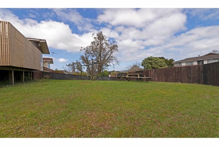 Photo of property in 1 Shale Avenue, Massey, Auckland, 0614