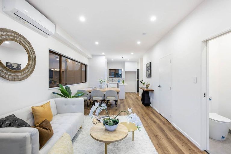 Photo of property in 2/81 Vodanovich Road, Te Atatu South, Auckland, 0610