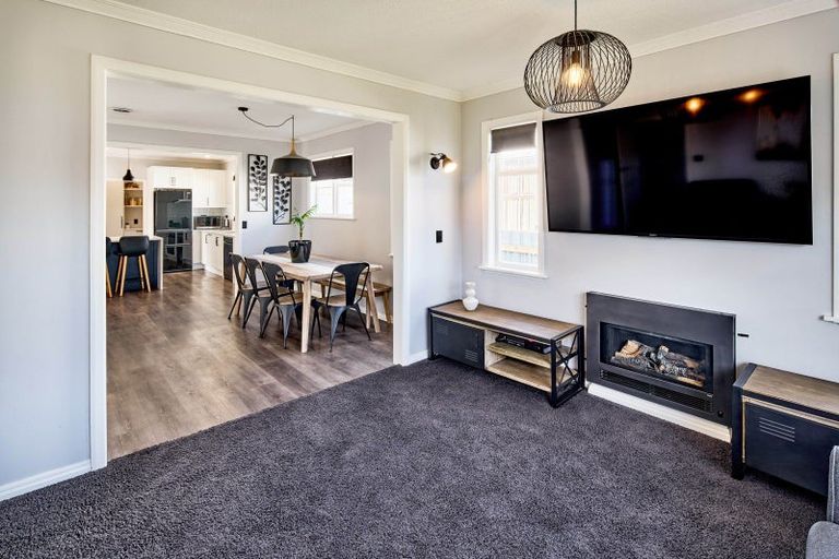 Photo of property in 3 Montgomery Crescent, Clouston Park, Upper Hutt, 5018