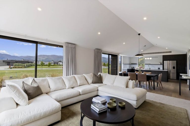 Photo of property in 6 Carrick Lane, Lake Hayes, Queenstown, 9304