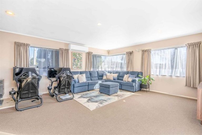 Photo of property in 44 Woodglen Road, Glen Eden, Auckland, 0602