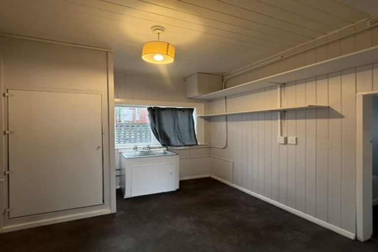 Photo of property in 5-5a Moncrieff Street, Mount Victoria, Wellington, 6011