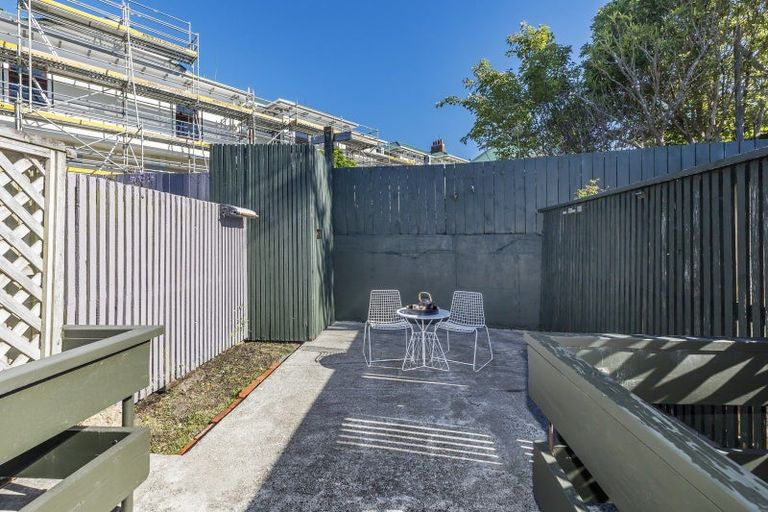Photo of property in 2/11 Anderson Terrace, Mount Cook, Wellington, 6021