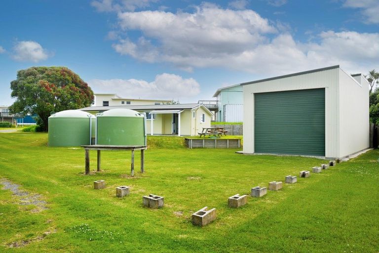 Photo of property in 5 Pipi Crescent, Mahia, 4198