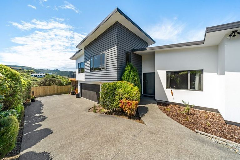 Photo of property in 14 Cosgrove Rise, Riverstone Terraces, Upper Hutt, 5018
