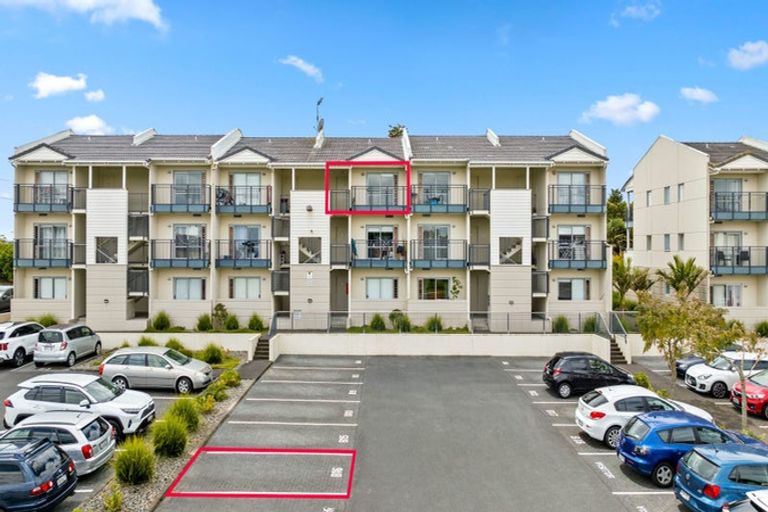 Photo of property in 16b/71 Spencer Road, Oteha, Auckland, 0632