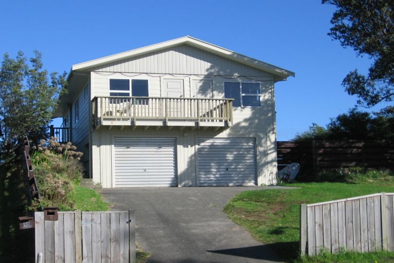 Photo of property in 8 Frances Street, Waikanae Beach, Waikanae, 5036