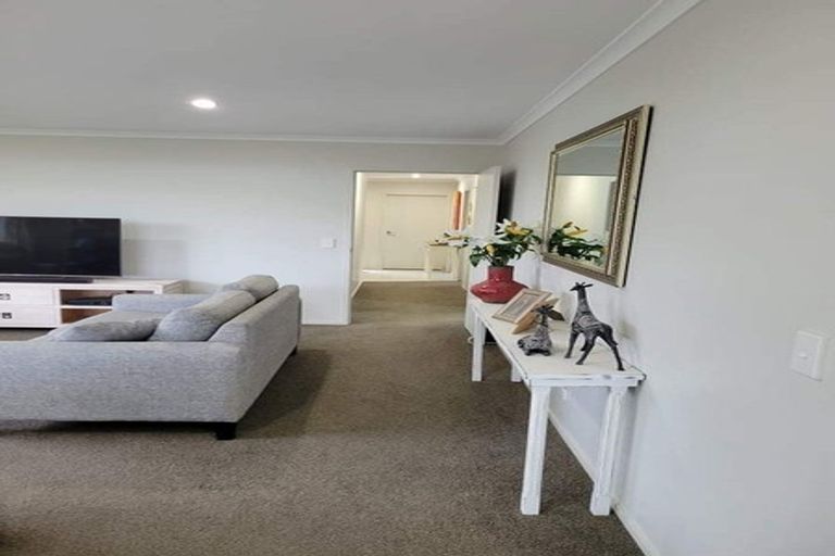 Photo of property in 28 Helenslee Road, Pokeno, 2402