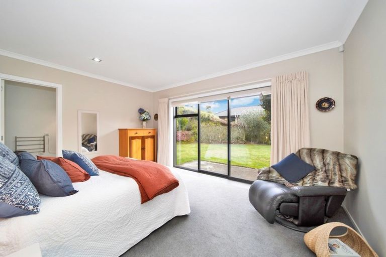Photo of property in 11 Links Drive, Waiwhakaiho, New Plymouth, 4312