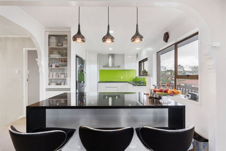 Photo of property in 4 Roberts Road, Te Atatu South, Auckland, 0610