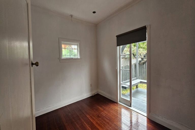 Photo of property in 27 Atkin Avenue, Mission Bay, Auckland, 1071