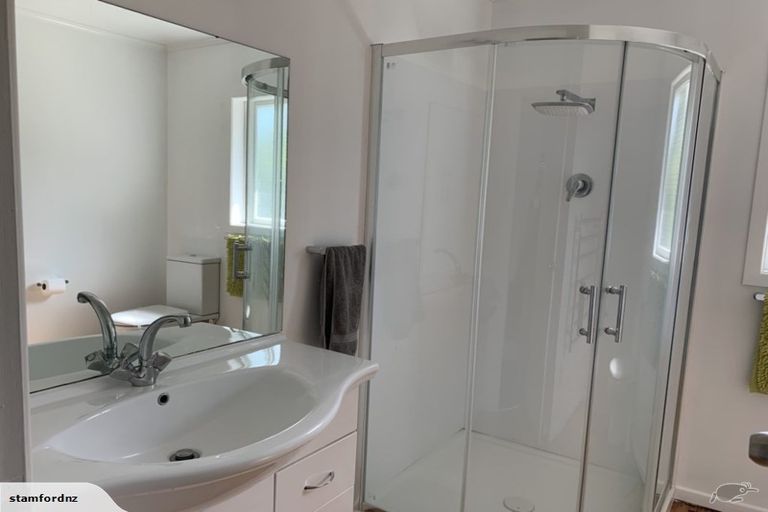 Photo of property in 32 Taupo Street, Green Bay, Auckland, 0604