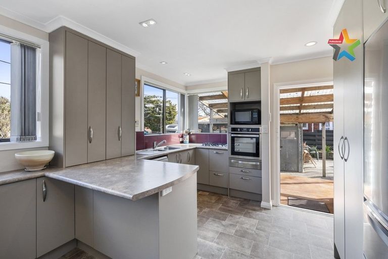 Photo of property in 2 Frickleton Grove, Waterloo, Lower Hutt, 5011