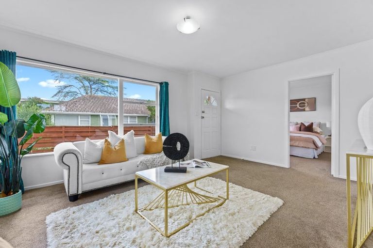 Photo of property in 2/24 Evelyn Place, Hillcrest, Auckland, 0627