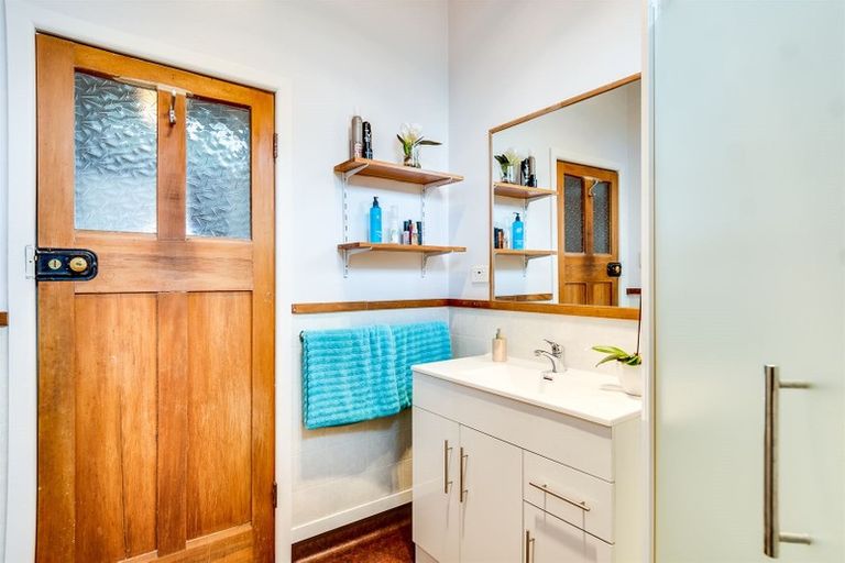 Photo of property in 10 Petane Road, Bay View, Napier, 4104