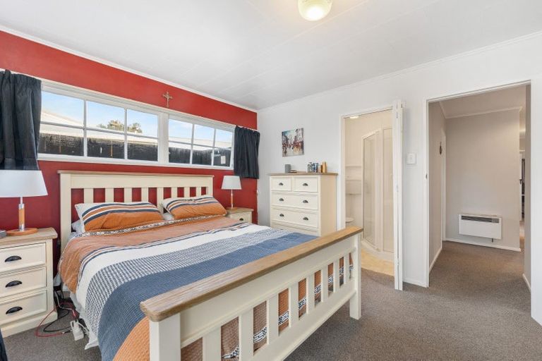 Photo of property in 18 Chippendale Crescent, Highbury, Palmerston North, 4412