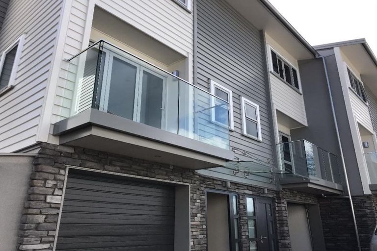 Photo of property in 8/13 Kaihu Street, Northcote, Auckland, 0627