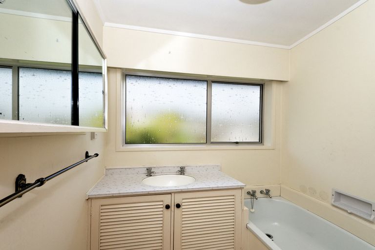 Photo of property in 136 Godley Road, Green Bay, Auckland, 0604