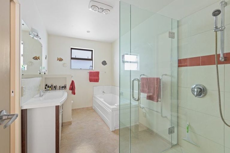 Photo of property in 17 Arohia Place, Snells Beach, 0920