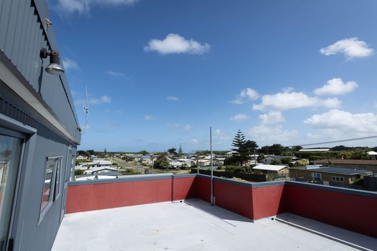Photo of property in 32 Himatangi Street, Himatangi Beach, Foxton, 4891