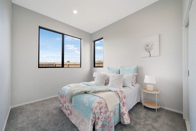 Photo of property in 41 Mcindoe Road, Kumeu, 0810