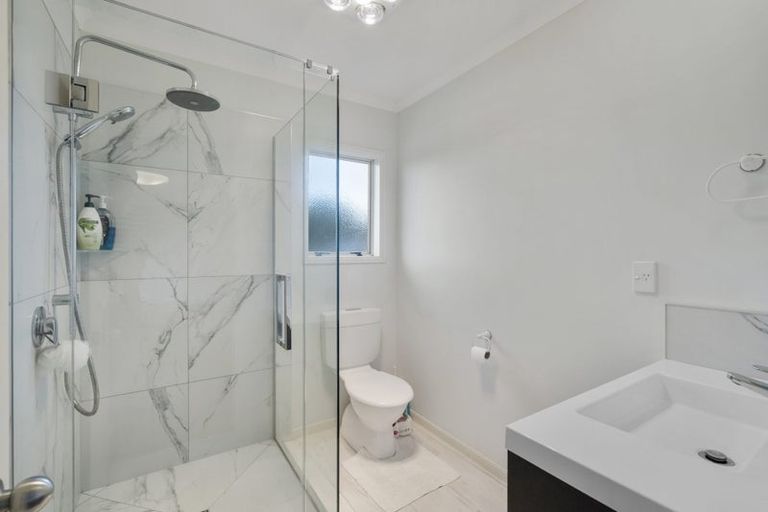 Photo of property in 430 Mangorei Road, Highlands Park, New Plymouth, 4312