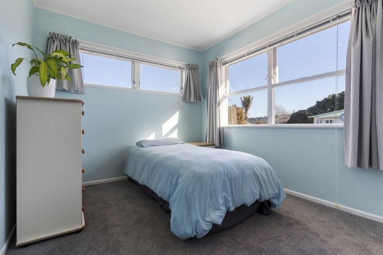 Photo of property in 21 Taupo Street, Green Bay, Auckland, 0604