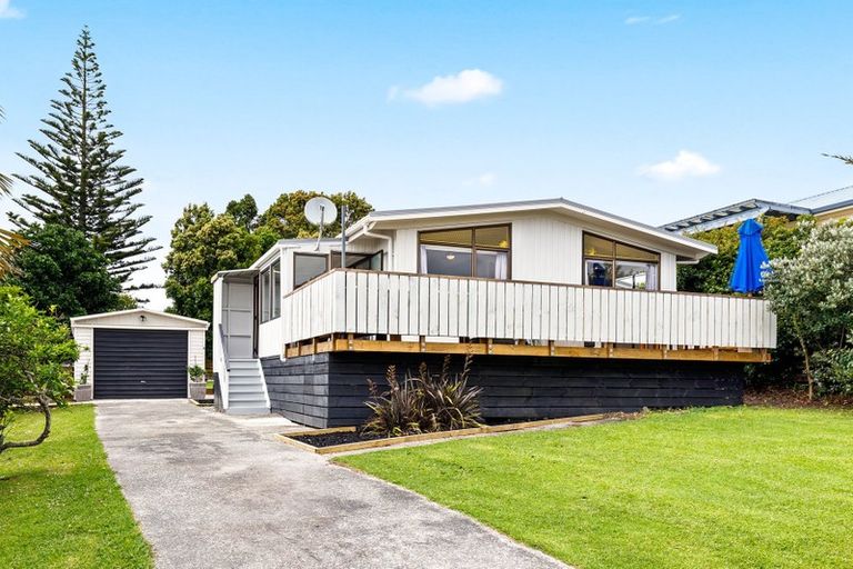 Photo of property in 18 Kauri Crescent, Snells Beach, 0920