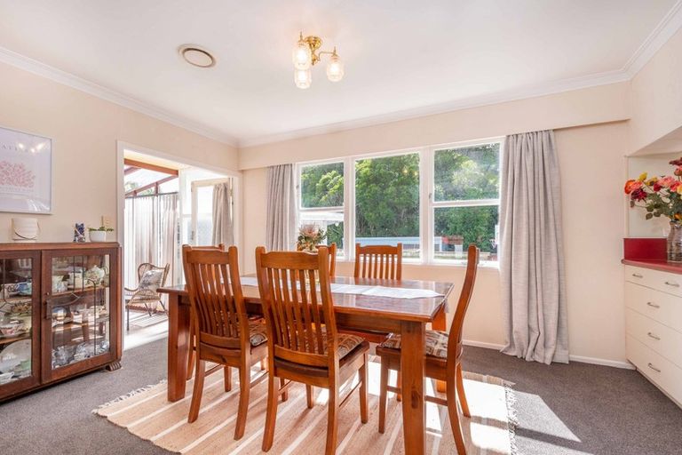 Photo of property in 16 Redwood Avenue, Tawa, Wellington, 5028