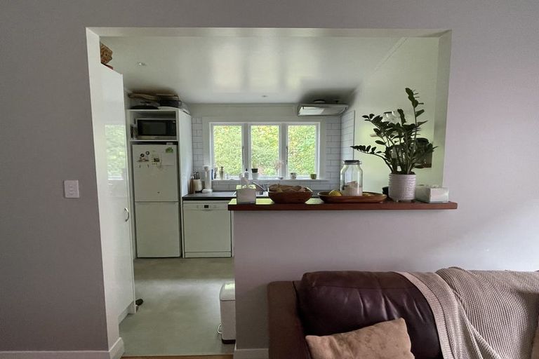 Photo of property in 232 Sutherland Road, Lyall Bay, Wellington, 6022