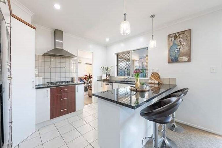 Photo of property in 4 Stornaway Drive, Flat Bush, Auckland, 2016