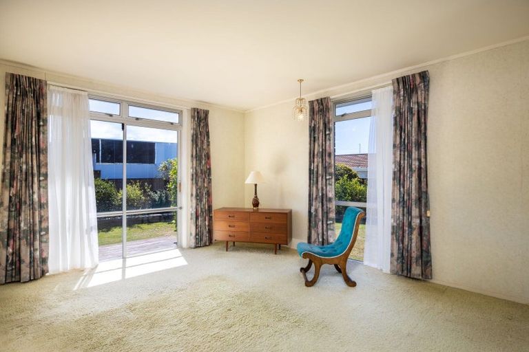 Photo of property in 14 Scott Street, Moturoa, New Plymouth, 4310