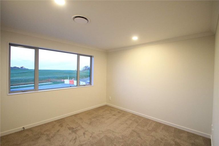 Photo of property in 11 Maka Terrace, Orewa, 0931