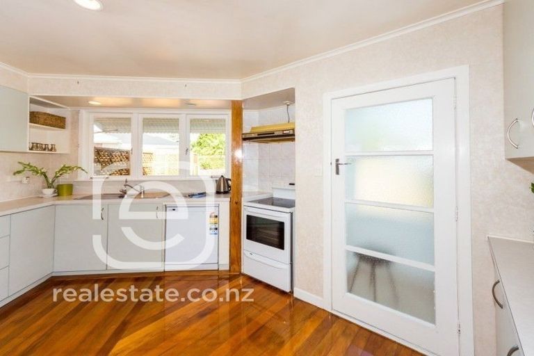 Photo of property in 9 Lynmore Drive, Hillpark, Auckland, 2102