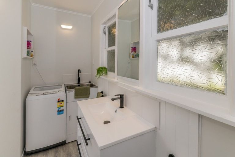 Photo of property in 24 Alexander Road, Raumati Beach, Paraparaumu, 5032