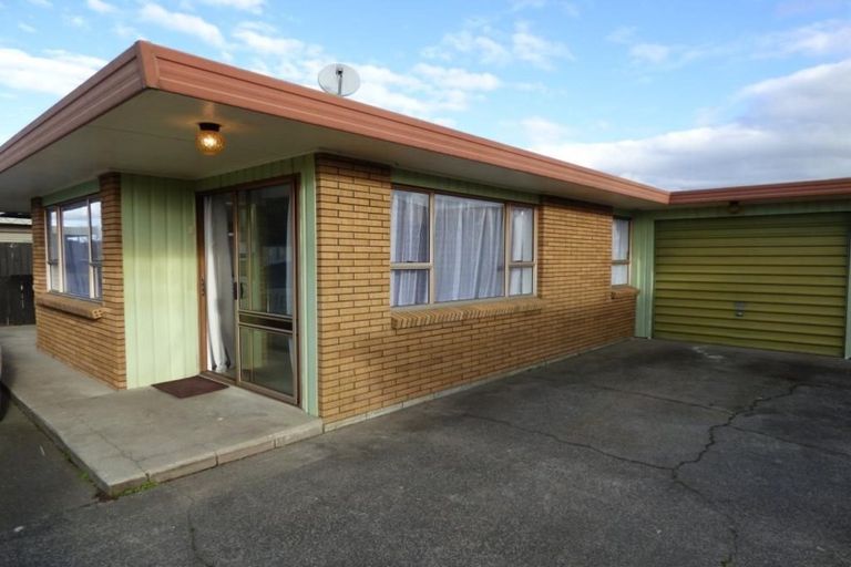 Photo of property in 17a Edgewater Parade, Waiuku, 2123