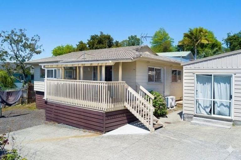 Photo of property in 42a Farwood Drive, Henderson, Auckland, 0612