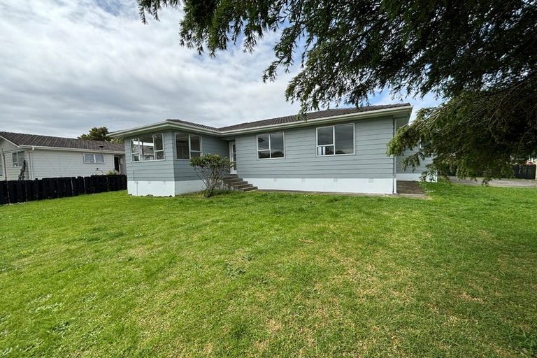 Photo of property in 2 Hobman Place, Manurewa, Auckland, 2102