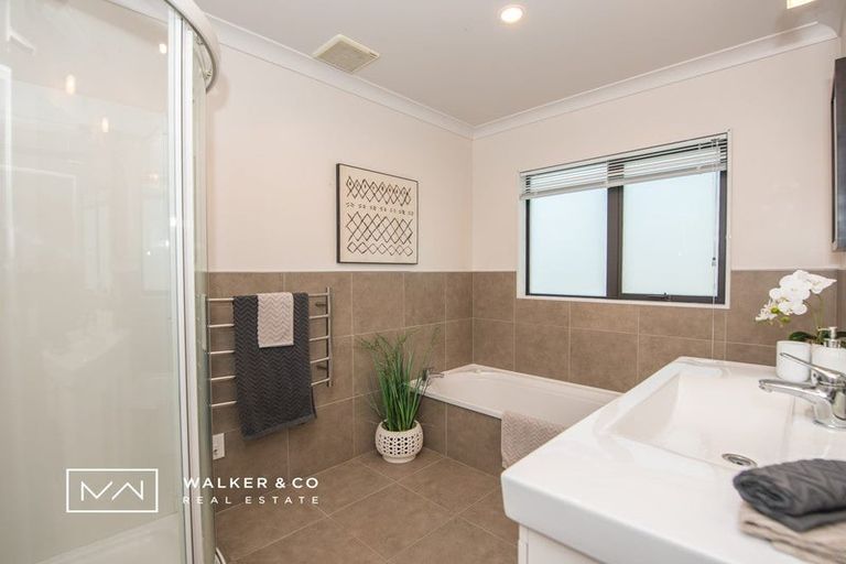 Photo of property in 14 Cosgrove Rise, Riverstone Terraces, Upper Hutt, 5018