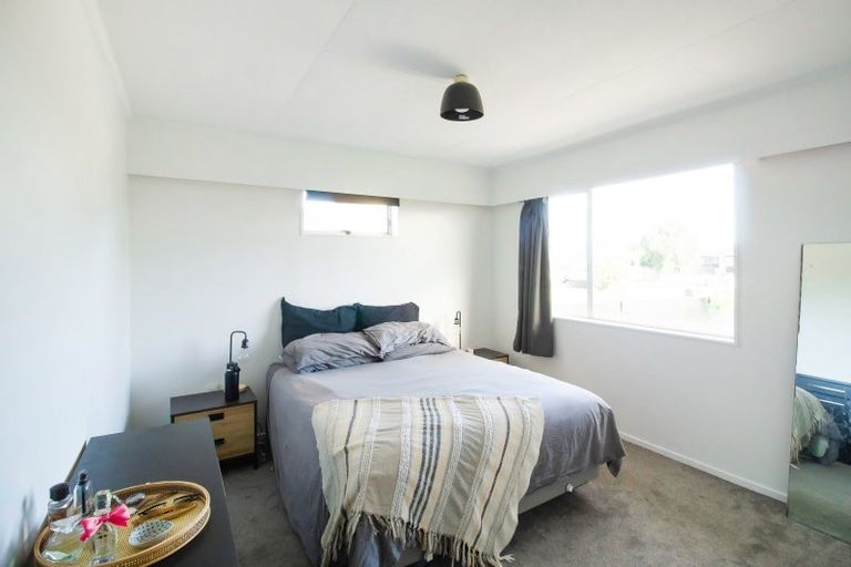 Photo of property in 32 Palliser Place, Milson, Palmerston North, 4414