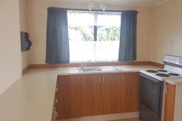 Photo of property in 2/40 Hillcrest Avenue, Hillcrest, Auckland, 0627